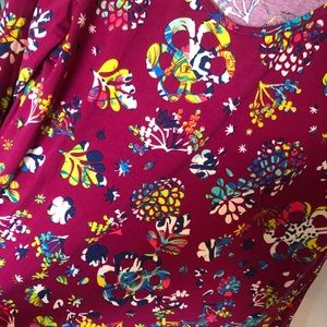 Lynnae Lularoe Top Medium